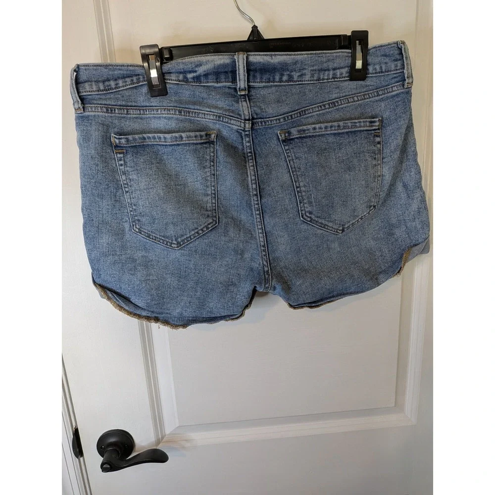 Old Navy Boyfriend Denim Shorts Medium Wash Cuffed Raw Hem Blue Womens Size 14 - Picture 4 of 5